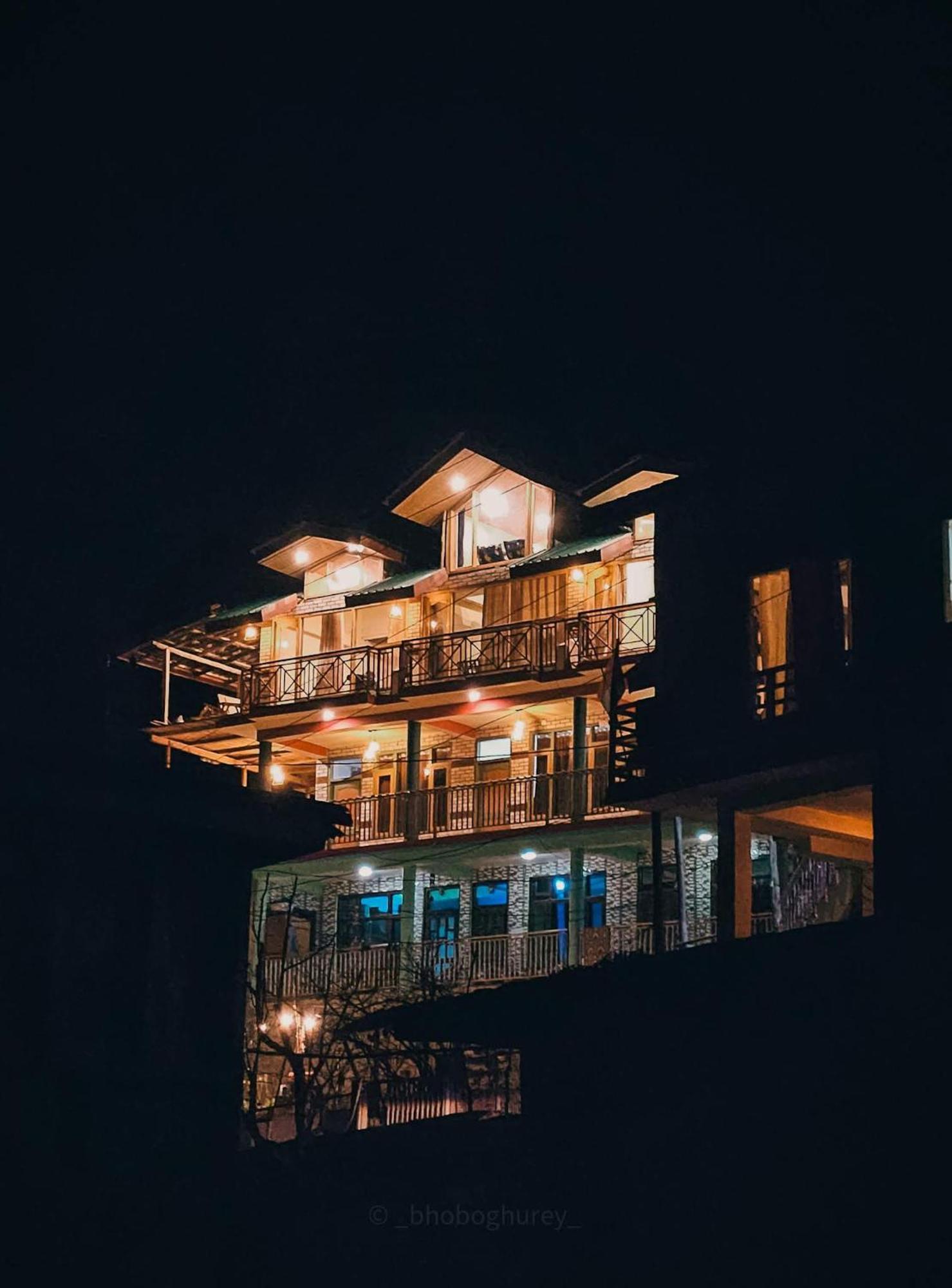 The Pineapple Home Manāli Exterior foto
