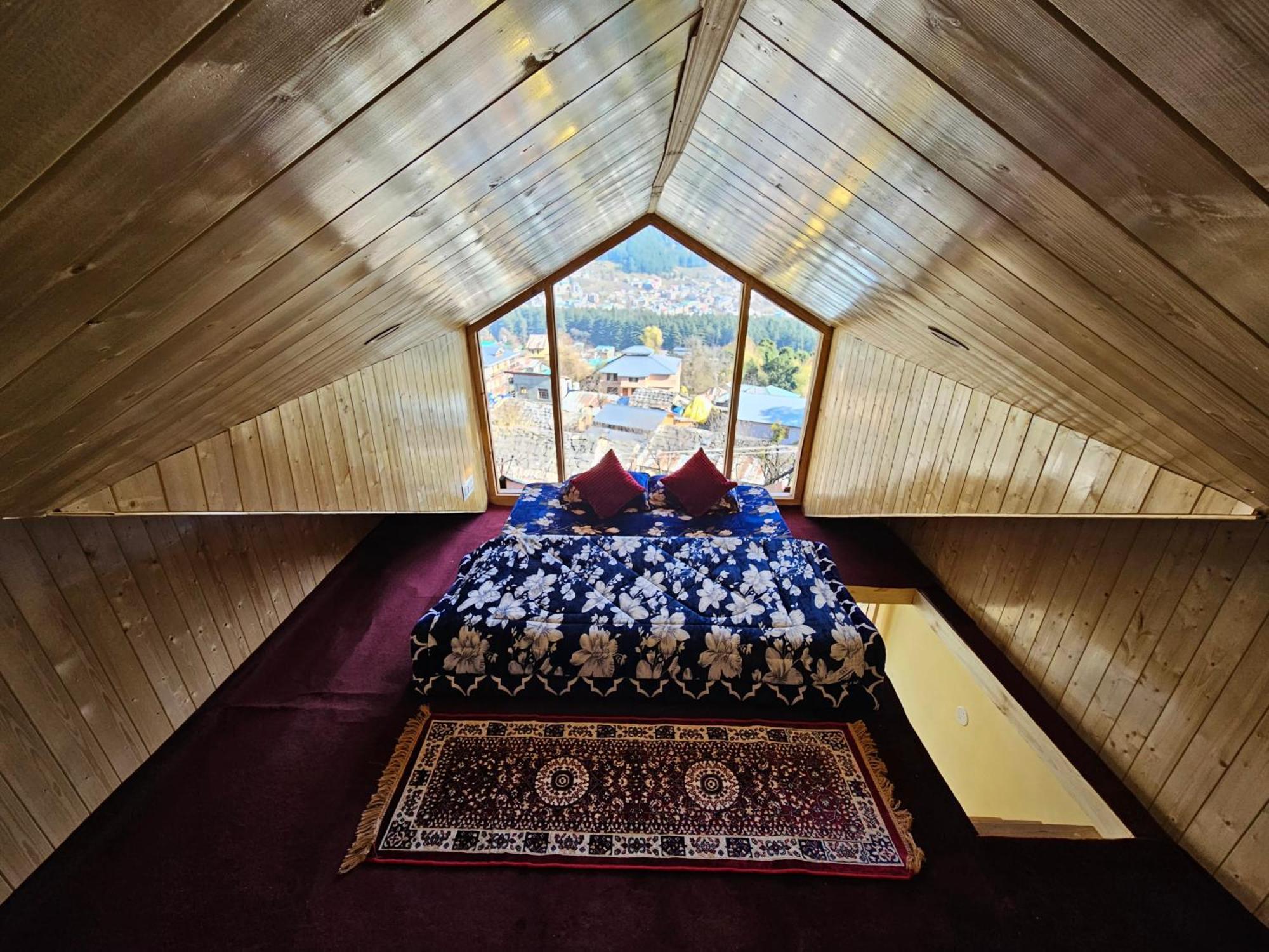 The Pineapple Home Manāli Exterior foto