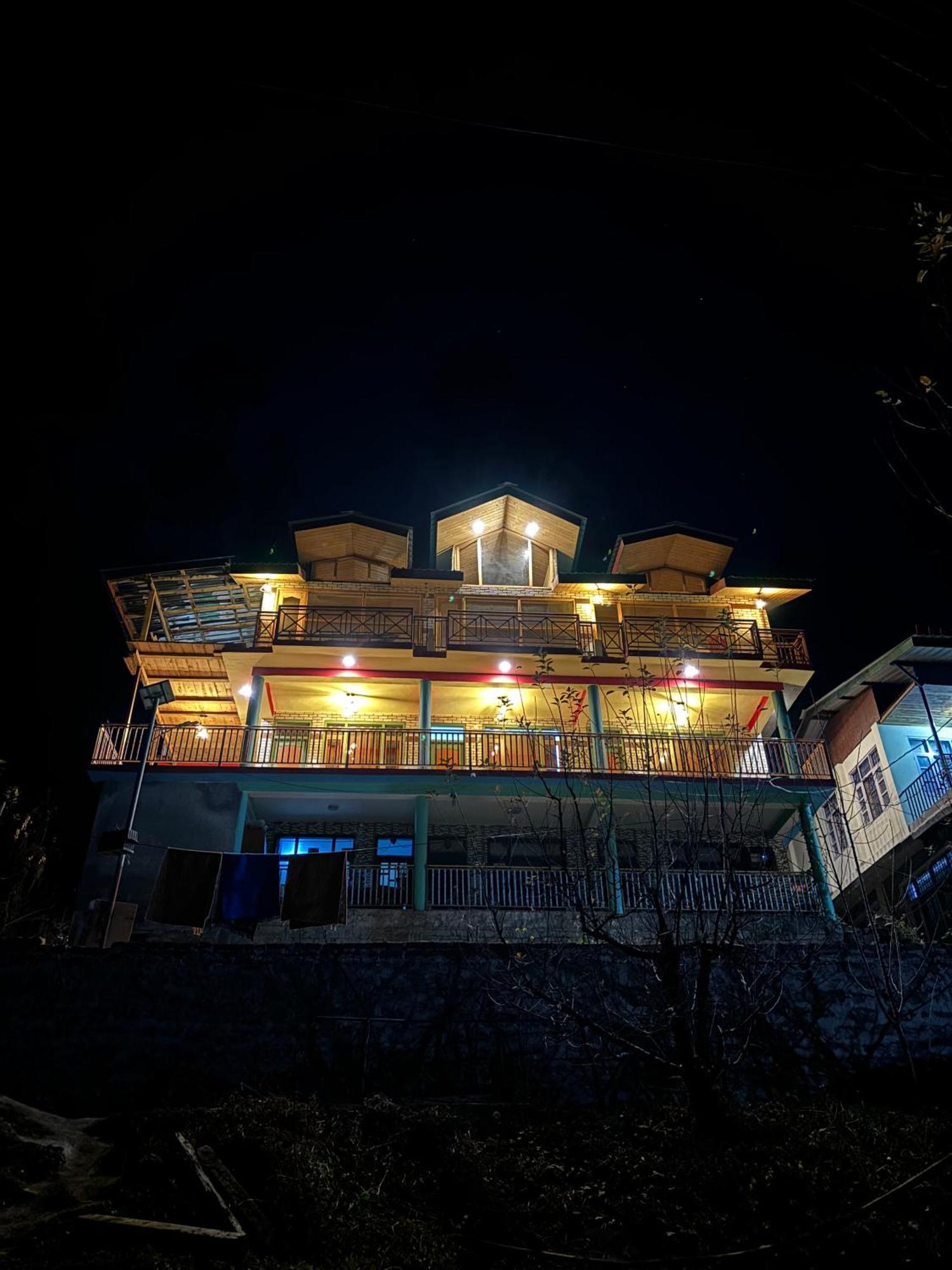 The Pineapple Home Manāli Exterior foto